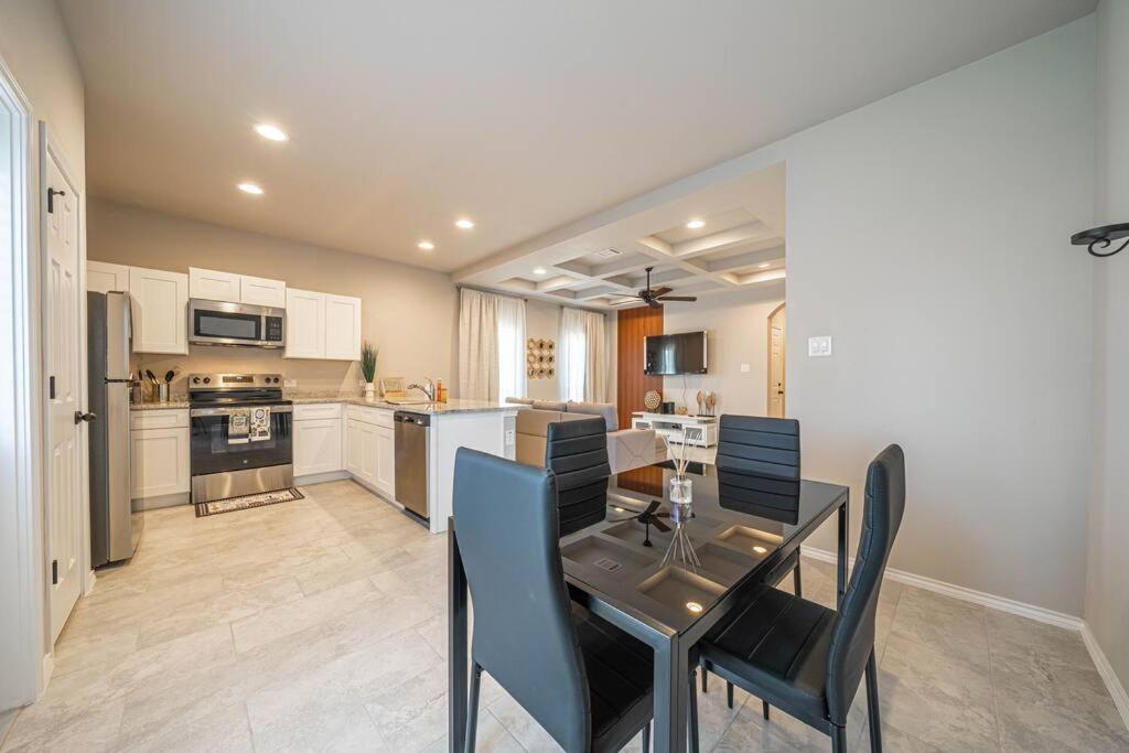Hébergement de vacances Gorgeous, Brand New 3 Bedrooms Home- Built 2024, Near Seaworld & Lackland Afb *