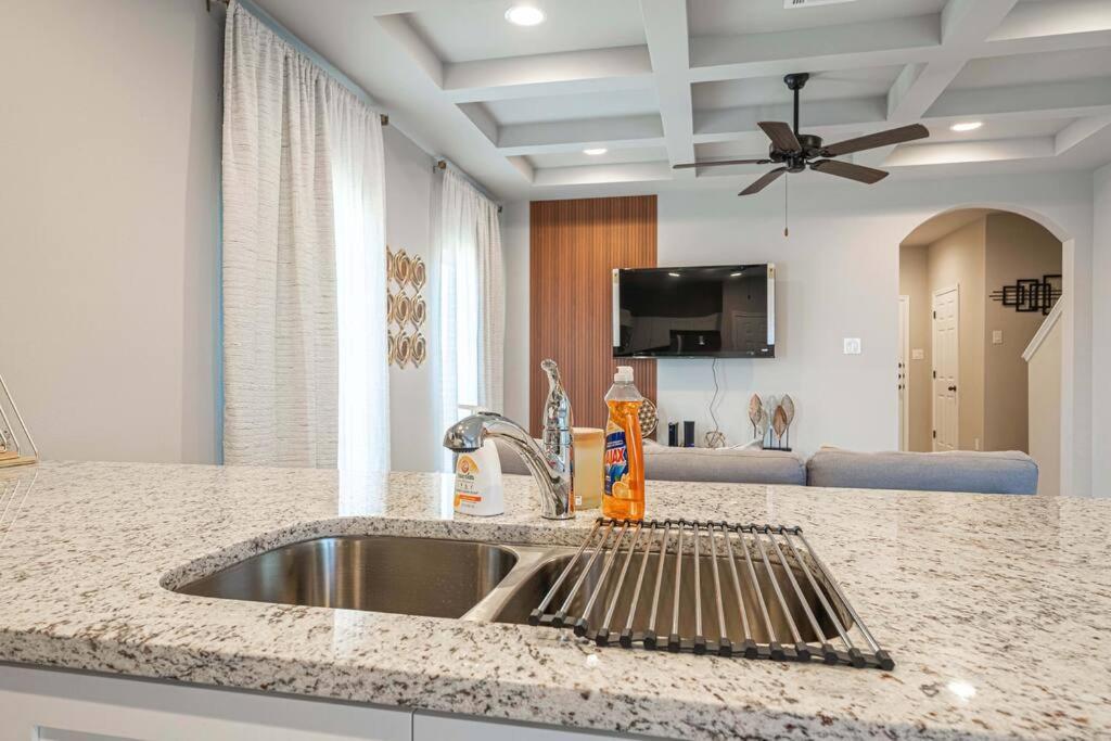 Hébergement de vacances Gorgeous, Brand New 3 Bedrooms Home- Built 2024, Near Seaworld & Lackland Afb *