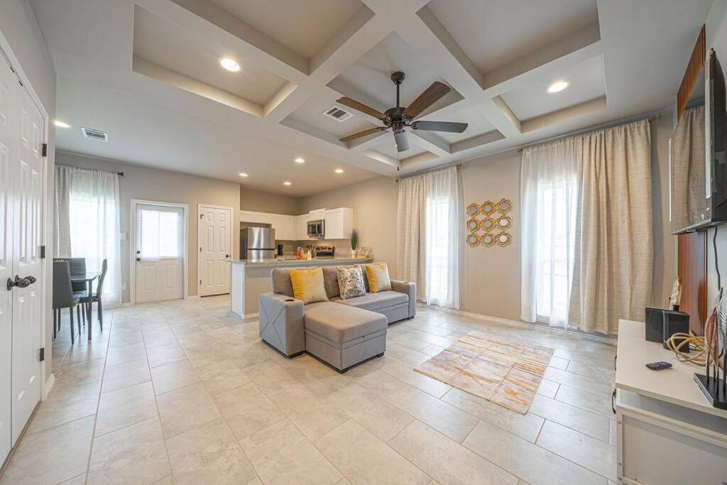 Hébergement de vacances Gorgeous, Brand New 3 Bedrooms Home- Built 2024, Near Seaworld & Lackland Afb San Antonio
