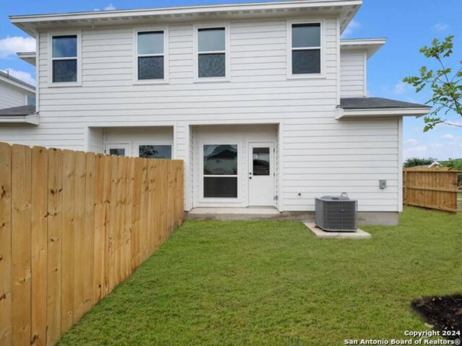 Gorgeous, Brand New 3 Bedrooms Home- Built 2024, Near Seaworld & Lackland Afb Hébergement de vacances