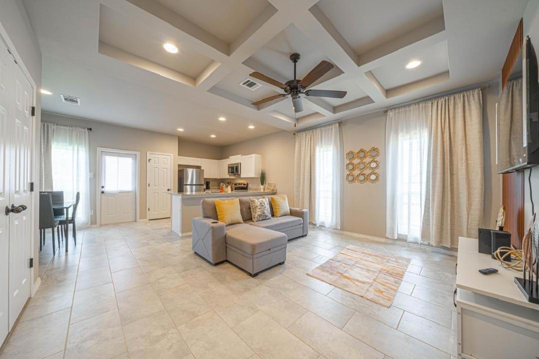 Gorgeous, Brand New 3 Bedrooms Home- Built 2024, Near Seaworld & Lackland Afb Hébergement de vacances