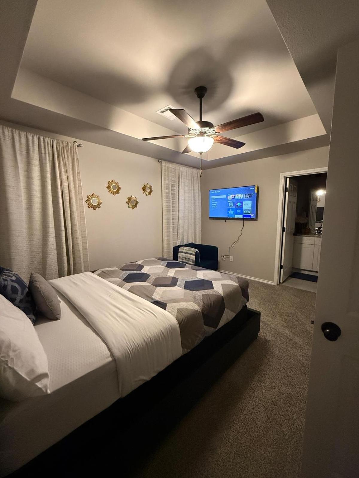 Gorgeous, Brand New 3 Bedrooms Home- Built 2024, Near Seaworld & Lackland Afb Hébergement de vacances San Antonio